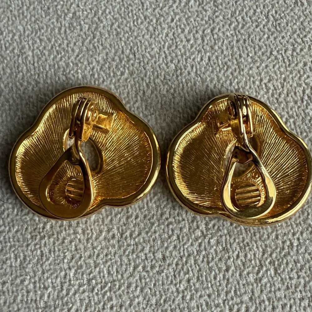 Vintage Monet White Enamel Swirl Clip-On Earrings – Gold Tone - Picture 2 of 8